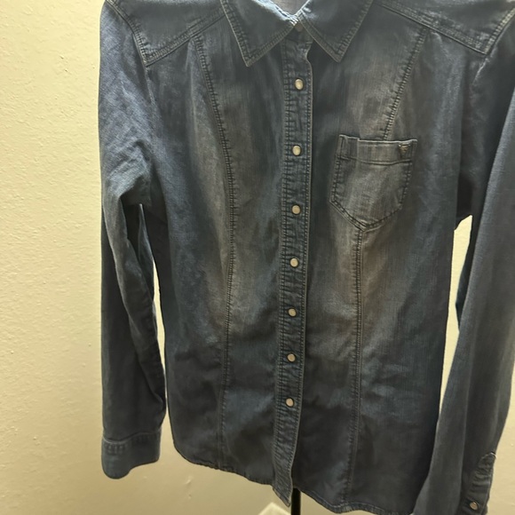 Guess - Picture 6 of 7